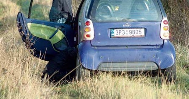 Policisté zajišťují místo činu