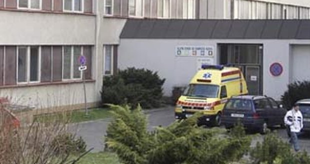 Nemocnice v Sokolově. Tady našly sestřičky na chodbě odloženého chlapečka