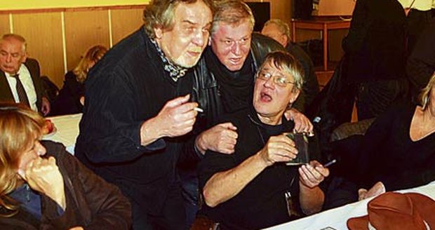 Wabi Daněk, Láďa Kerndl a Jan Vyčítal zpívali z plných plic