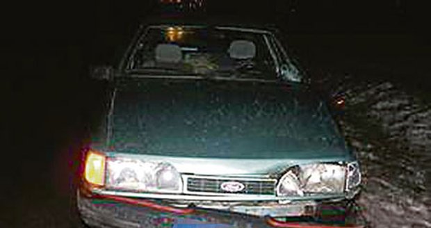 Tímto vozem Ford Sierra srazil nezkušený řidič tři školačky při předjíždění