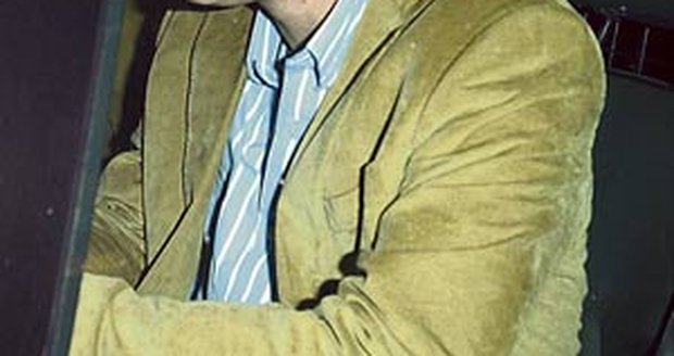 Z Harryho výrazu je jasné, že drinků vypil více než dost vypil