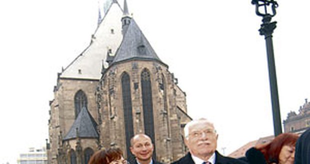 Klaus včera přiznal, že půjde do diskuze se Švejnarem. Rozdají si to před senátory ČSSD.