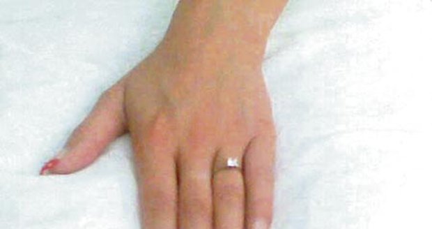 Veronika se pyšní zásnubním prstenem za necelých 7 tisíc korun