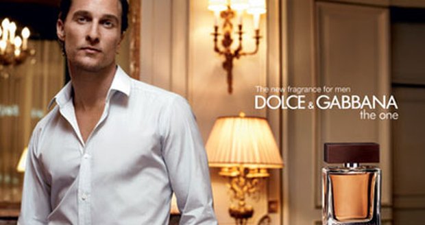 Matthew McConaughey v reklamě na parfém The One značky Dolce & Gabbany