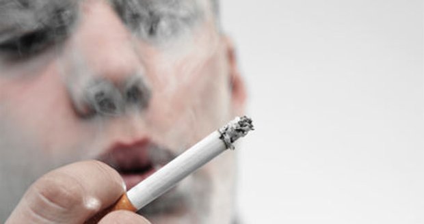 Rakovinu plic způsobuje v cigaretovém kouři peroxid vodíku