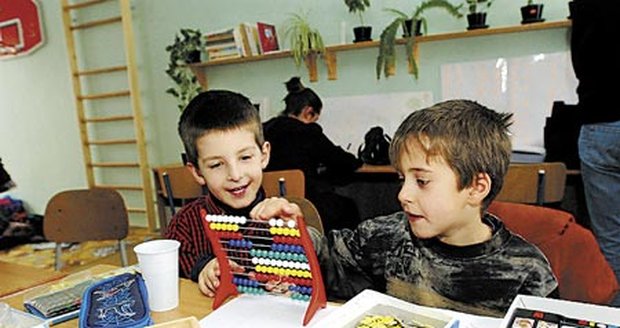 Vzdělanější lidé žijí déle Základní školou to teprve začíná