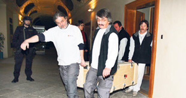 Kniha nesmírné ceny nebyla bez policejního dozoru ani na vteřinu