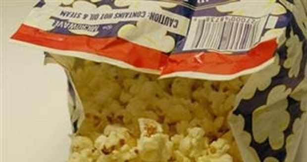 Popcorn s máslovou příchutí může být tělu nebezpečný