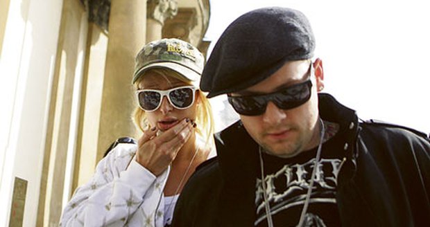 Vděčný objekt fotoaparátů z celého světa – Paris Hilton – nakonec neunesla zájem Čechů