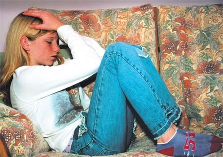 Deprese se může dostavit v kterémkoli životním období. U dětí bývá doprovázena stesky na tělesné obtíže, jako jsou bolesti hlavy a žaludku.