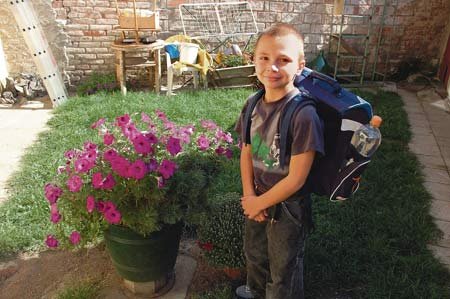 ´Taška je dost těžká, naštěstí se s ní netahám daleko,´ usmíval se Filip
