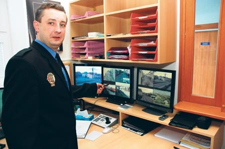 Z operačního centra sledoval počínání obou mladých dobrodruhů velitel Martin Kunc