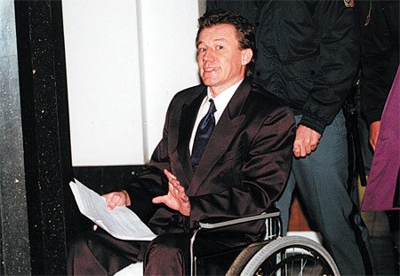 Karel Kopáč - už na vozíku, bezmocný