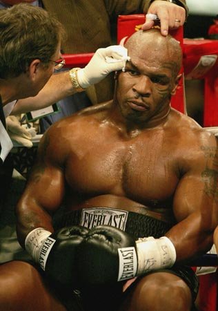 Boxer Mike Tyson spáchal řadu deliktů - znásilnění, řídil opilý, ublížení na zdraví...