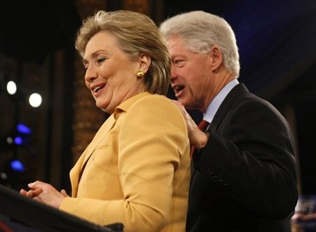 Hillary Clintonová vsadila na popularitu svého manžela Billa...