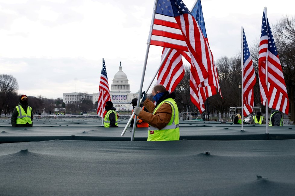 Diváky na inauguraci nahradí vlajky. Kvůli pandemii i bezpečnostním obavám.