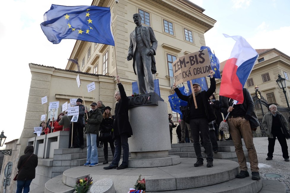 Protesty během inaugurace Miloše Zemana na Pražském hradě (8. 3. 2018)