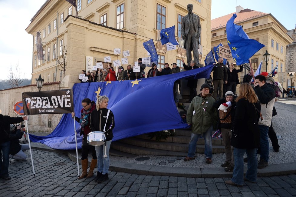 Protesty během inaugurace Miloše Zemana na Pražském hradě (8. 3. 2018)