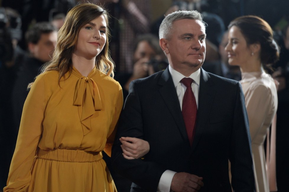 Dcera Miloše Zemana Kateřina opouští sál po inauguraci (8. 3. 2018).