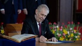 Příchod Miloše Zemana na inauguraci (8. 3. 2018)