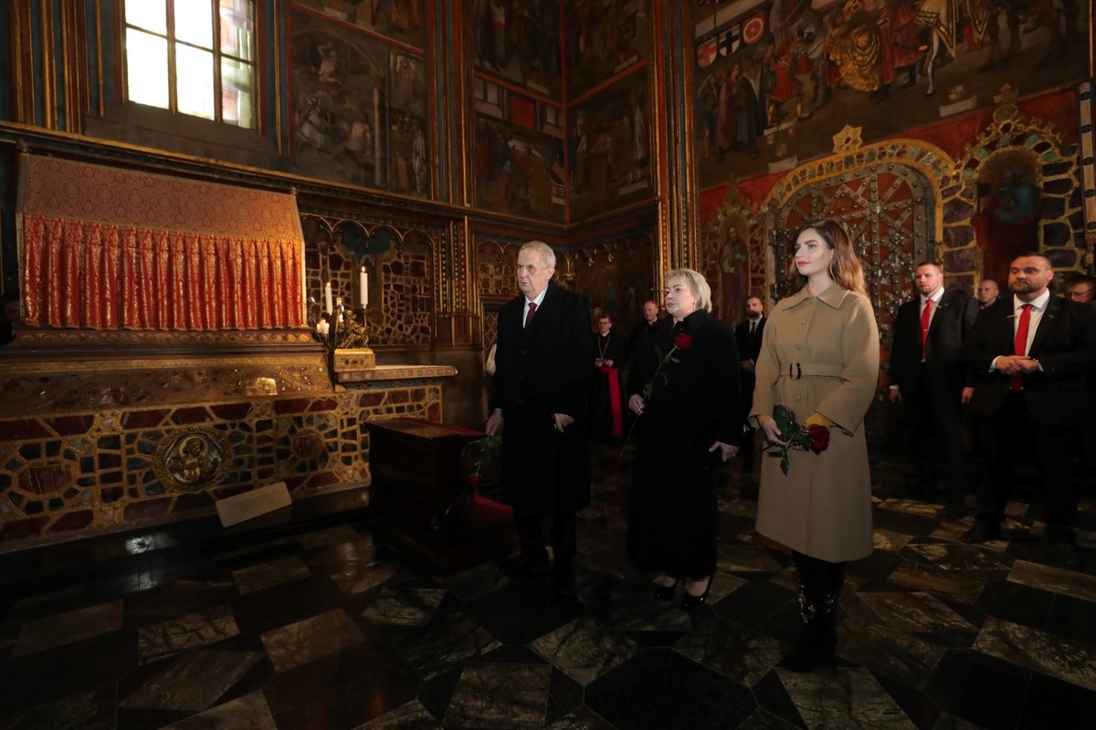 Miloš Zeman s rodinou po inauguraci v katedrále svatého Víta (8. 3. 2018)