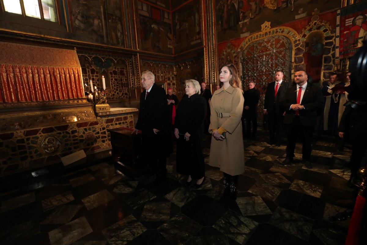 Miloš Zeman s rodinou po inauguraci v katedrále svatého Víta (8. 3. 2018)
