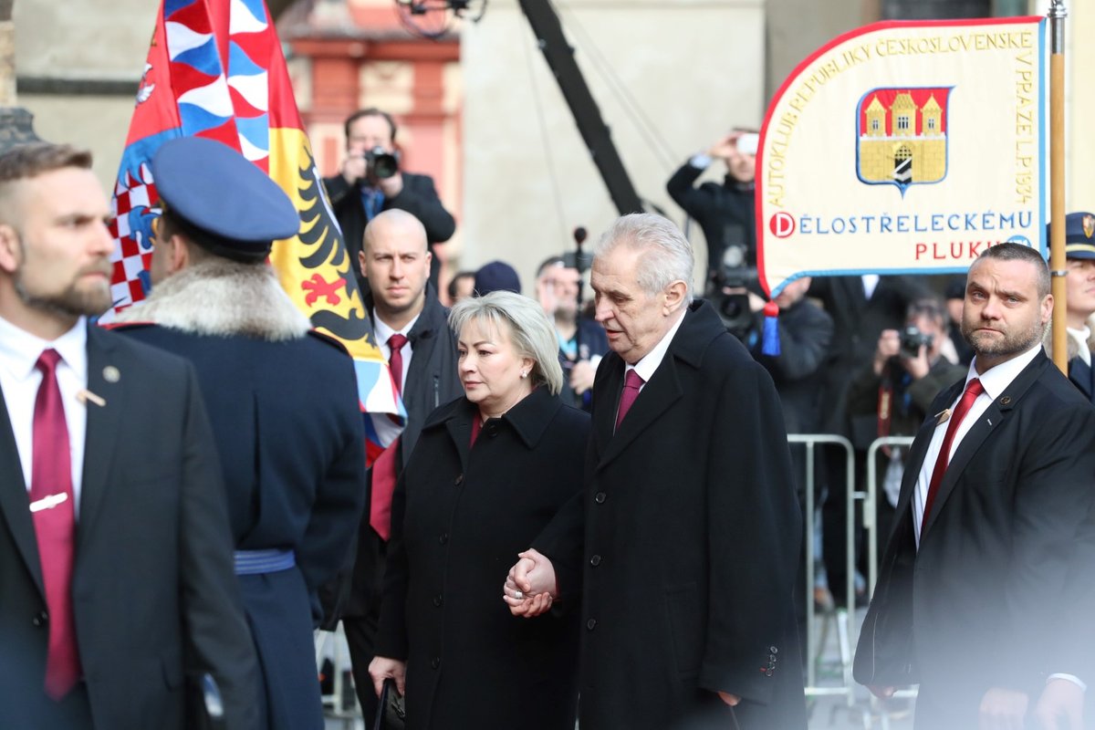 Miloš Zeman se po inauguraci odebírá do katedrály svatého Víta (8. 3. 2018)