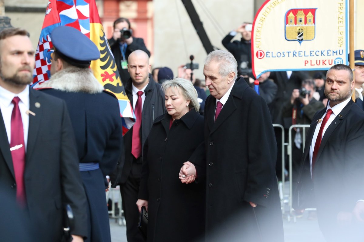 Miloš Zeman se po inauguraci odebírá do katedrály svatého Víta (8. 3. 2018)