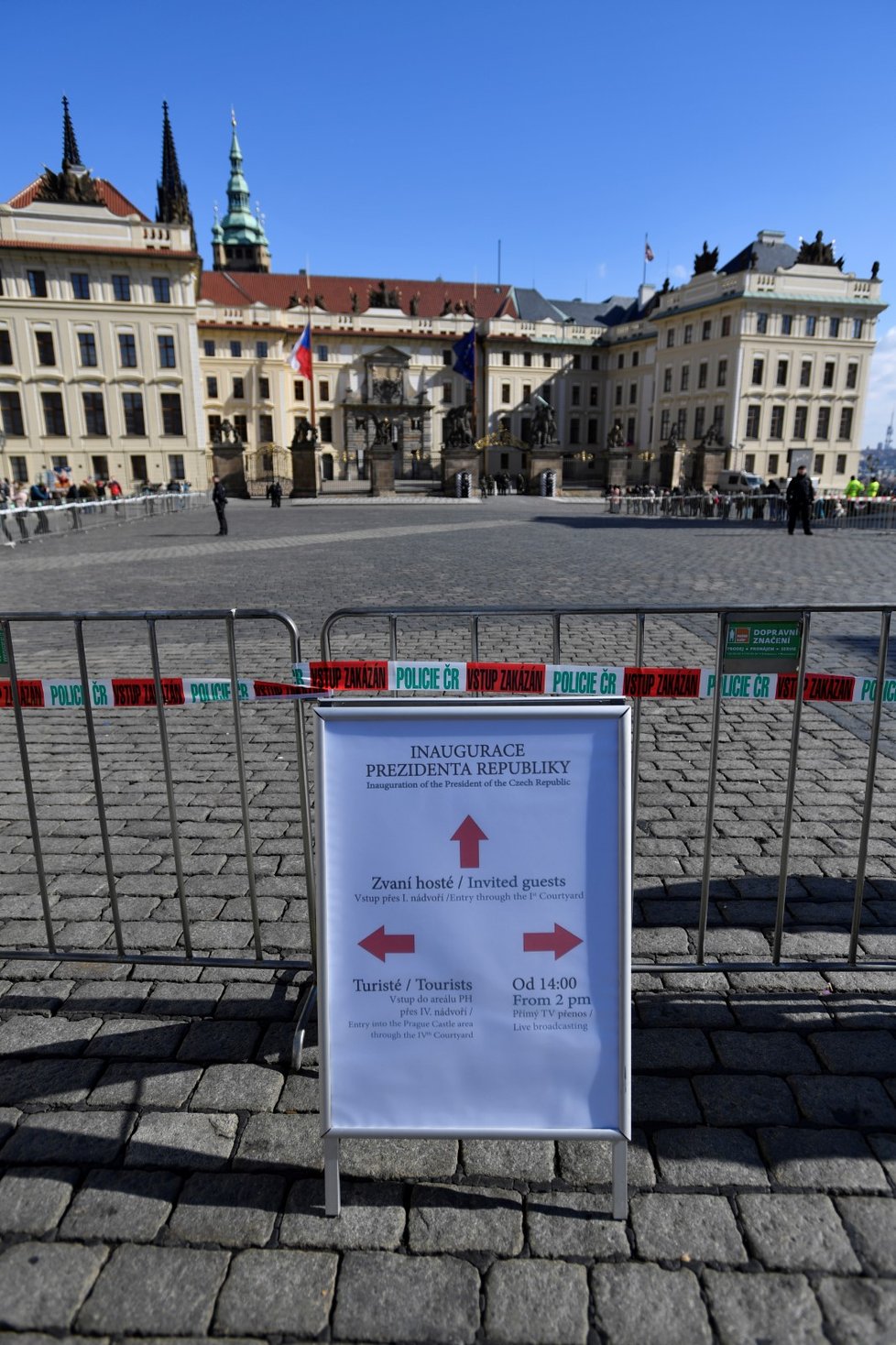 Policejní zátarasy na Pražském hradě