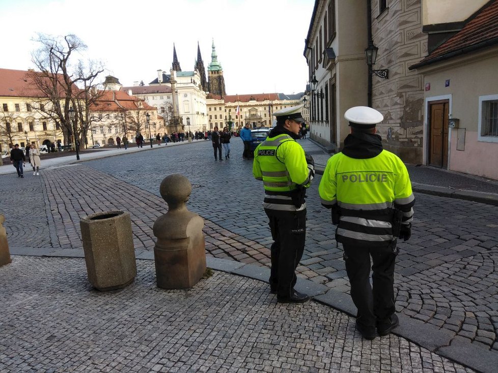 Policejní manévry během inaugurace Miloše Zemana (8. 3. 2018)