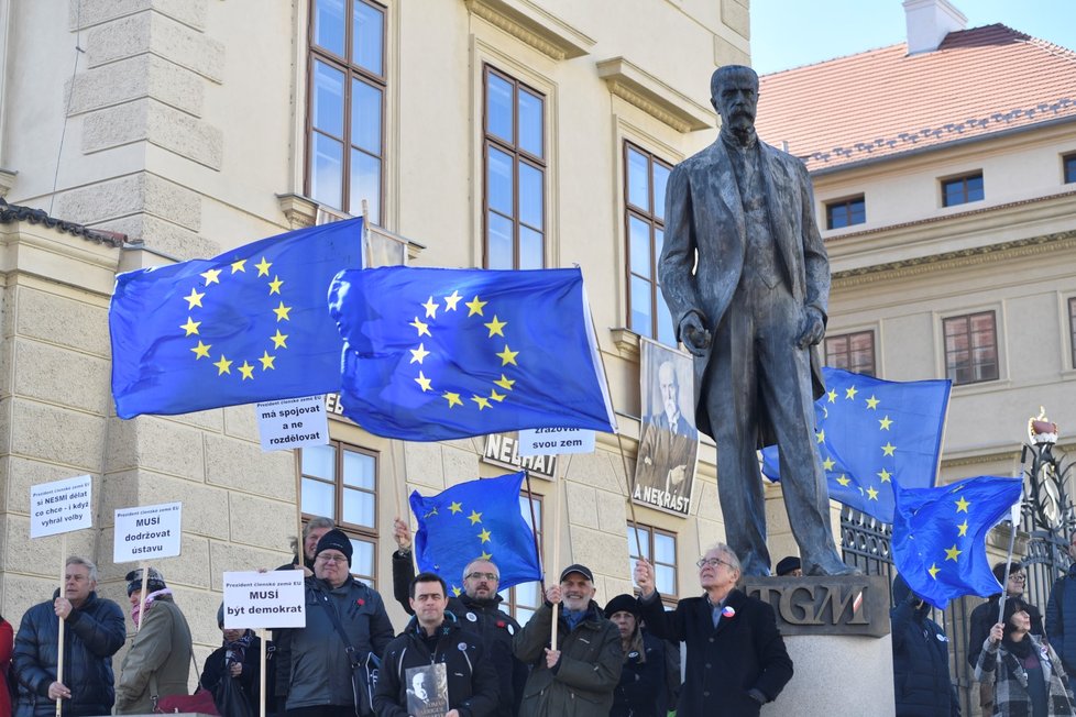 Protesty občanů během inaugurace Miloše Zemana na Pražském hradě (8. 3. 2018)