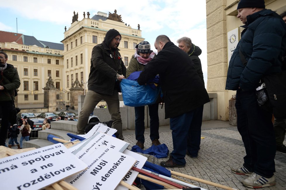 Protesty během inaugurace Miloše Zemana (8. 3. 2018)