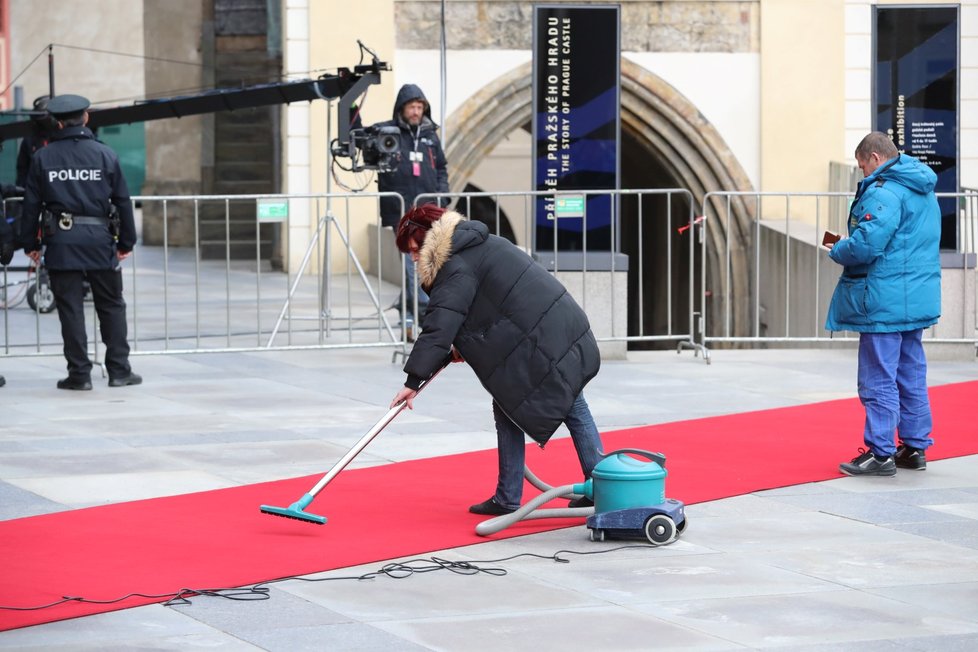 Úklid po inauguraci Miloše Zemana