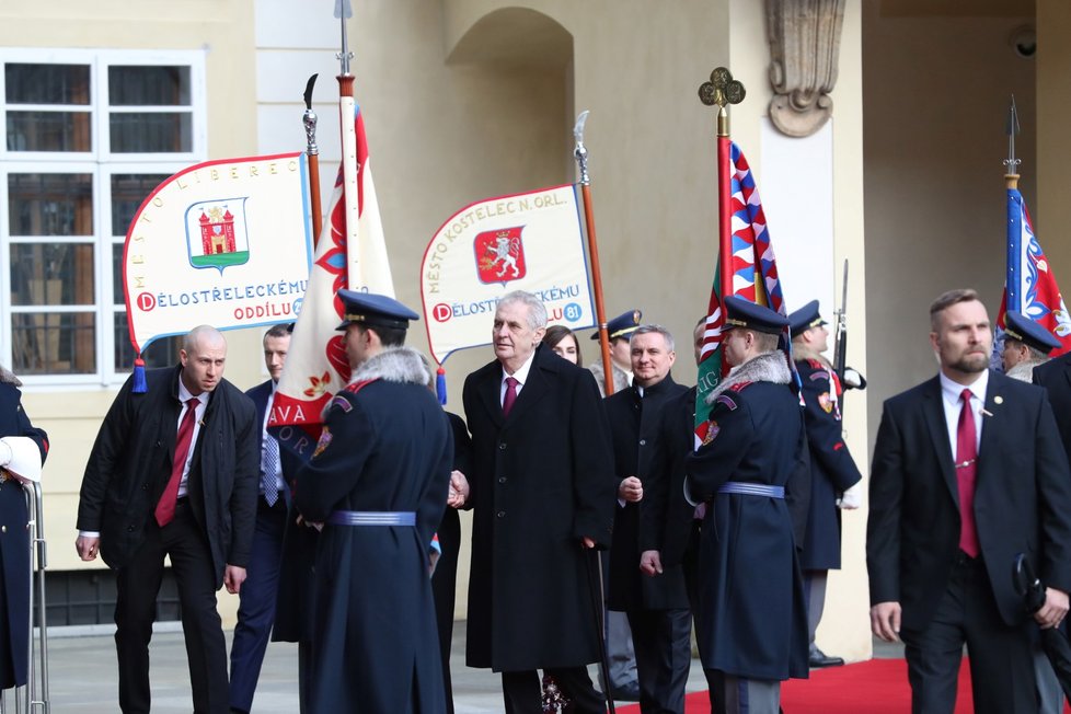 Miloš Zeman se po inauguraci odebírá do katedrály svatého Víta (8. 3. 2018).