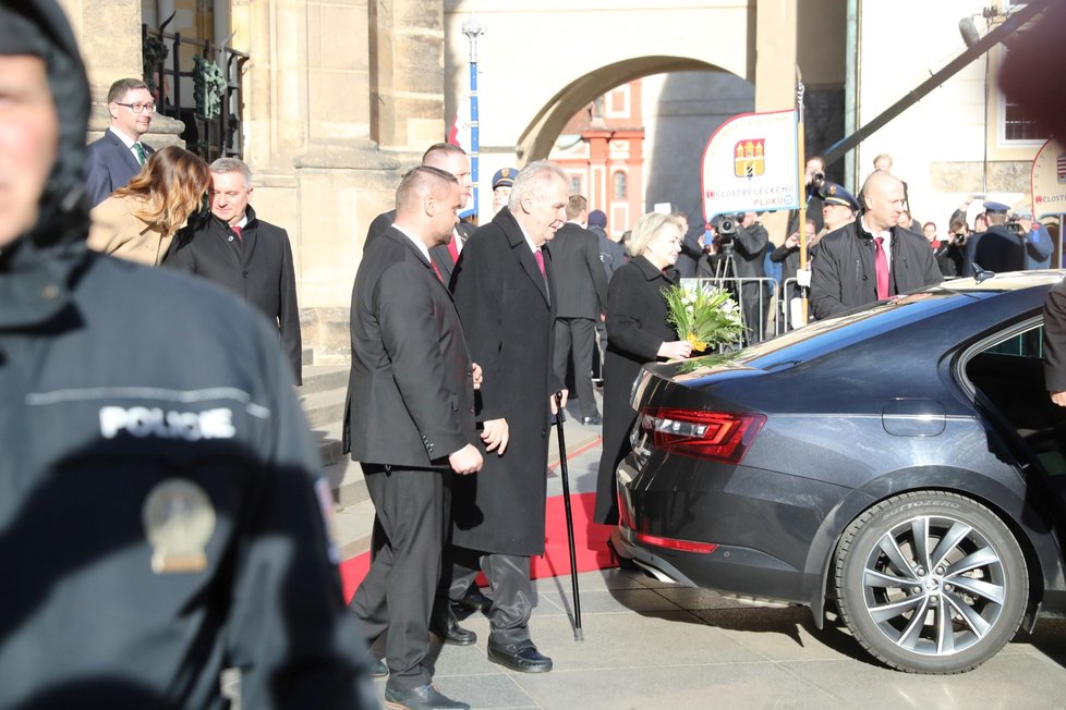 Prezident Miloše Zeman se odebírá po inaugurace do svatovítské katedrály (8. 3. 2018)