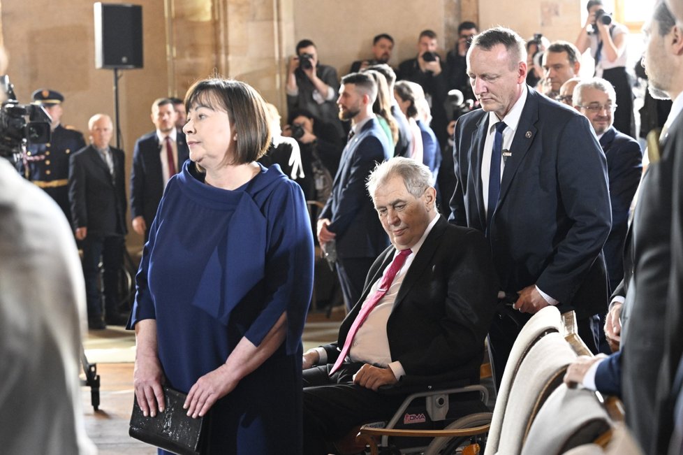 Inaugurace Petra Pavla: Miloš Zeman s manželkou Ivanou.(9. 3. 2023)