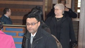 Indický lékař přišel ve středu na tředí den soudního projednávání smrti přítelkyně, kterou pdola žaloby zavinil