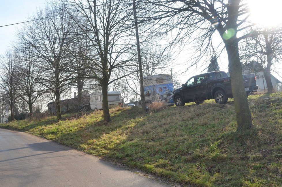 Pokorný byl nalezen údajně oběšený na stromě pod Kunětickou horou v obci Ráby poblíž svého auta a karavanu, který měl postavený na okraji pozemku u cesty blízko statku zdejšího chovatele.