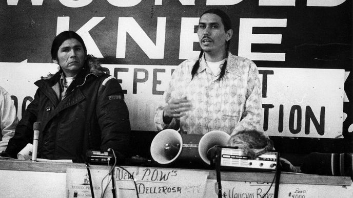 Dennis Banks a Carter Camp, dva z vůdců okupace Wounded Knee