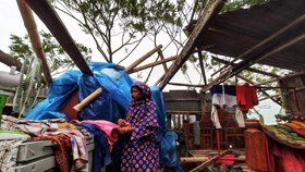 Cyklon Bulbul pustošil Indii a Bangladéš. 