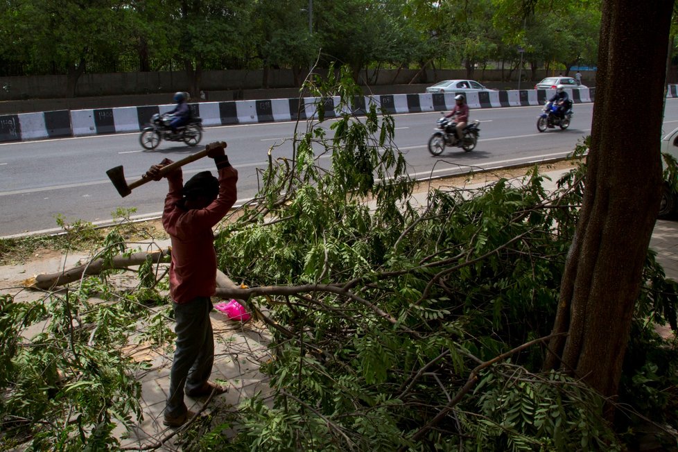 Indii zasáhla silná bouře, zemřely desítky lidí. (14.5.2018)
