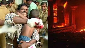 V Indii shořel hinduistický chrám, část se zřítila. Oheň zabil desítky lidí, stovky zranil. Příčinou je zřejmě ohňostroj.