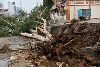 Do Indie a Pákistánu se řítí silný cyklon: Evakuace 150 tisíců lidí a nemocnice v pohotovosti