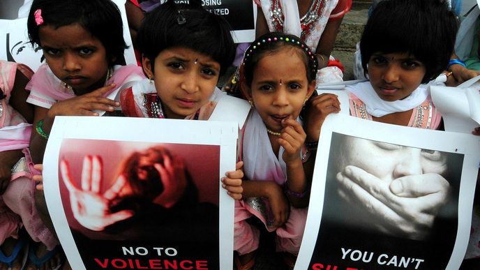 V Indii dochází ke znásilnění dítěte těměř dvakrát denně - ilustrační snímek.