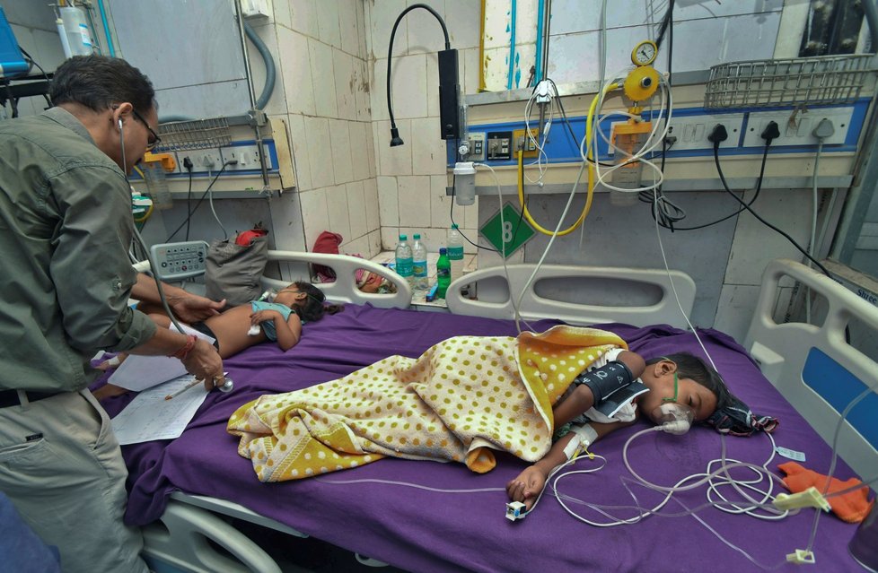 Ve východní Indii zemřelo při epidemii encefalitidy už 152 dětí.