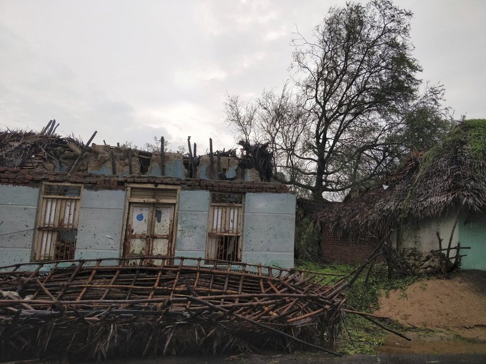 Cyklon Gaja se prohnal Indií a zanechal rozsáhlé škody
