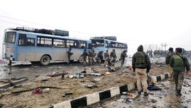 Bomba zabila 44 policistů. Premiér slibuje teroristům „drtivou odpověď“