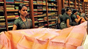 Prodavačky v indickém státu Kerala získaly právo posadit se během pracovní směny. (ilustrační foto).