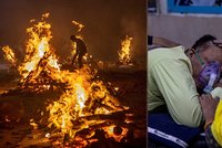 Lidé umírali bez pomoci, těla pálili v ulicích. Covidem zbídačená Indie odškodní blízké obětí