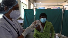 Očkování proti koronaviru v Indii (2. 1. 2021)